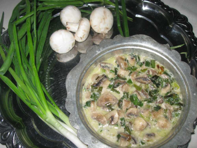 Yesil Soganli Mantar Yemegi